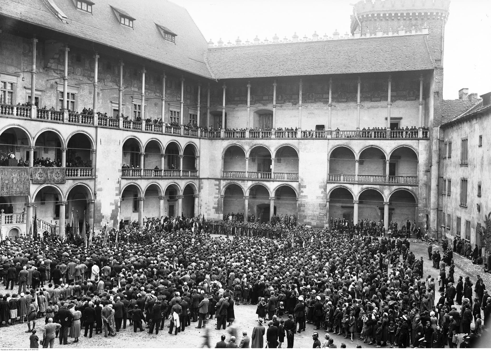 Przed: Renowacja zdjęcia z 600-lecia koronacji Kazimierza Wielkiego