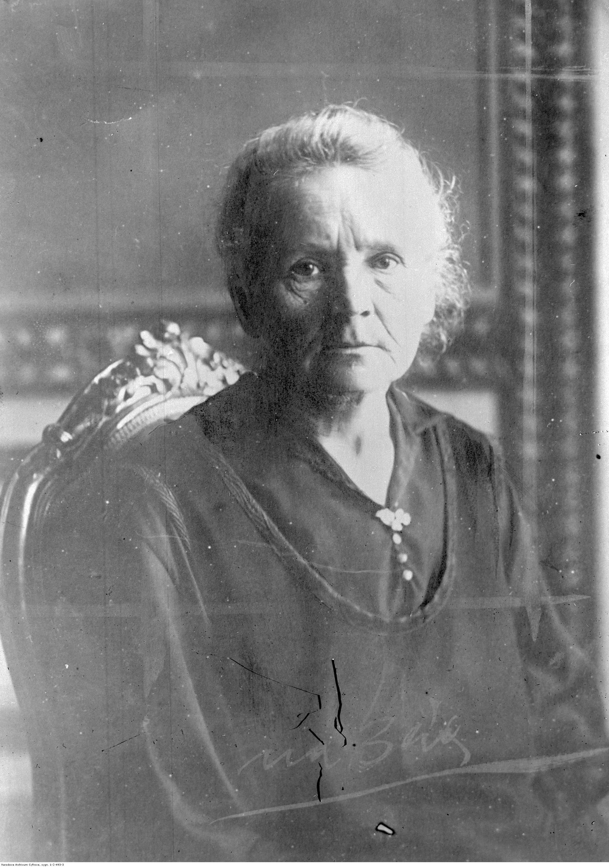 Przed: Renowacja zdjęcia Marii Skłodowskiej-Curie