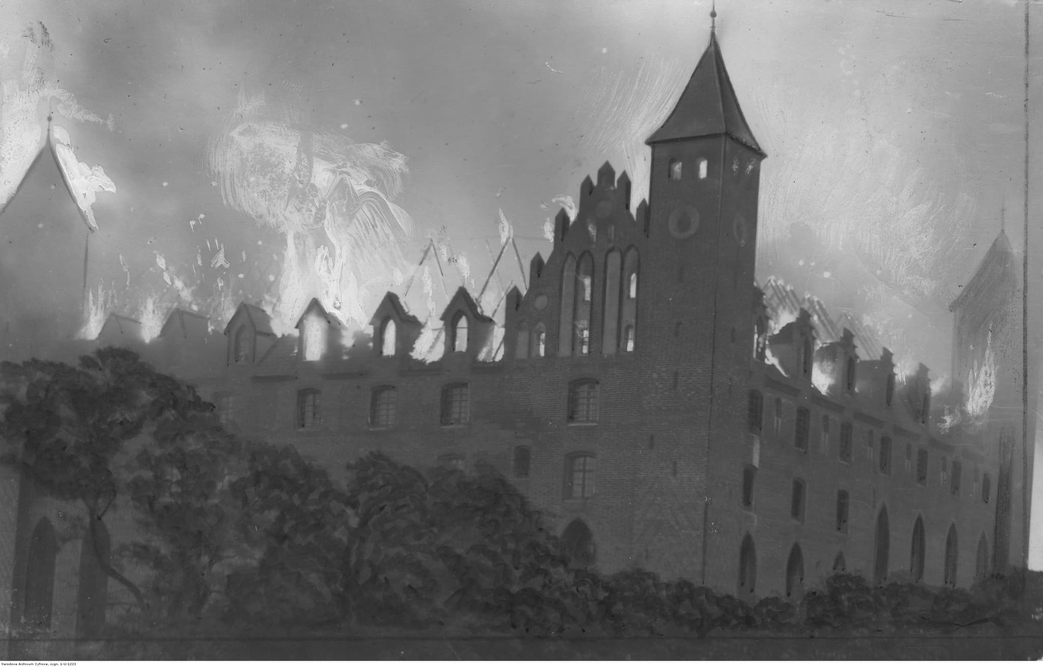 Przed: Renowacja zdjęcia płonącego zamku